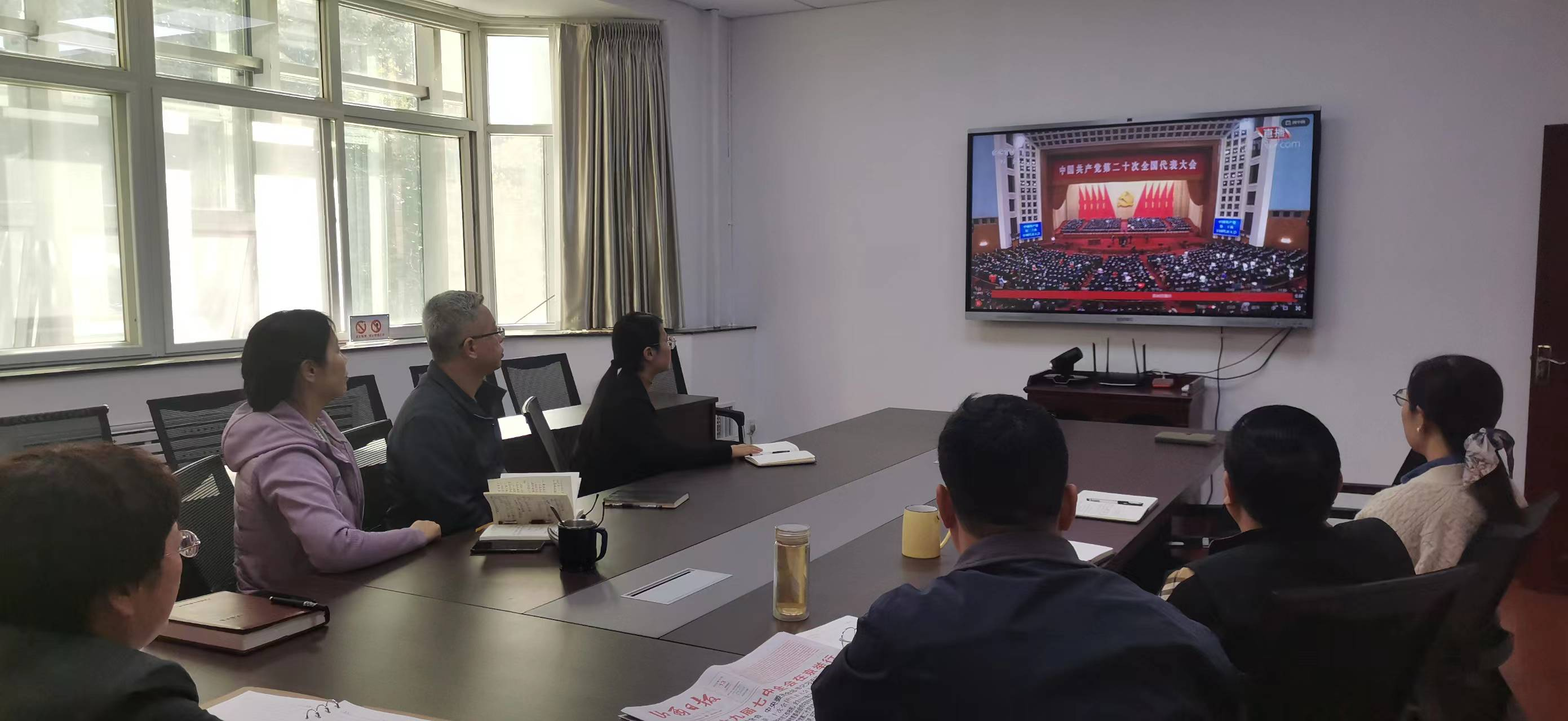 市工商联集中收听收看中国共产党第二十次全国代表大会开幕式