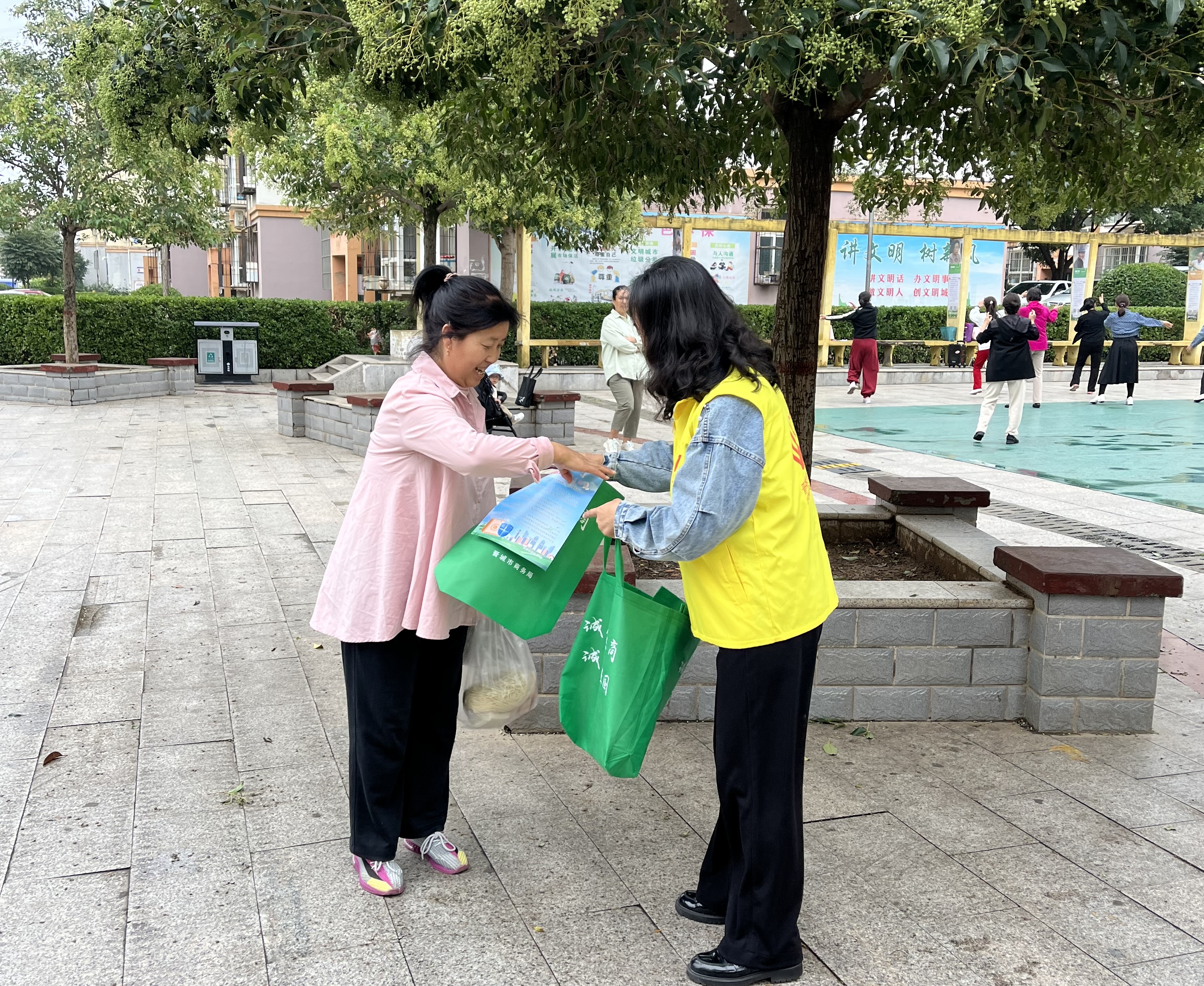 市商務局開展聯點共建志愿服務活動