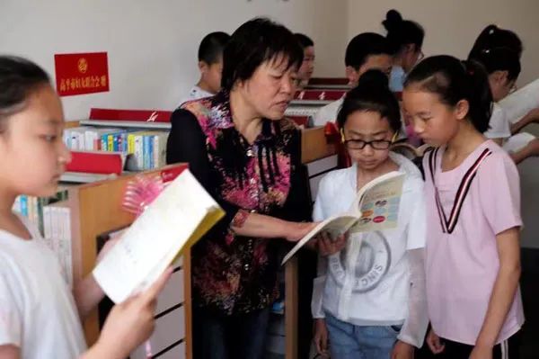 《中国妇女报》刊登二十大代表毕腊英：父女37年捐资助学让千余贫困生走出大山