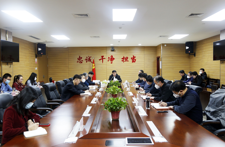 張鵬飛看望慰問市大數據應用局干部職工