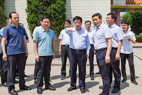 武宏文在泽州调研城乡环境整治及脱贫攻坚工作