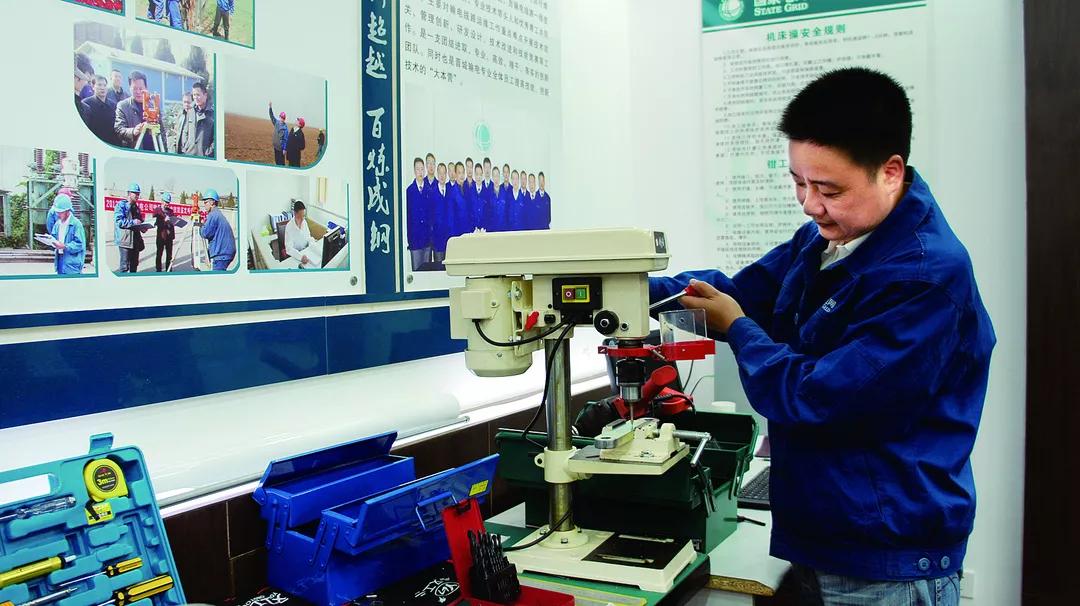 如何成为一名电力工人 W020210510568856243756.jpg