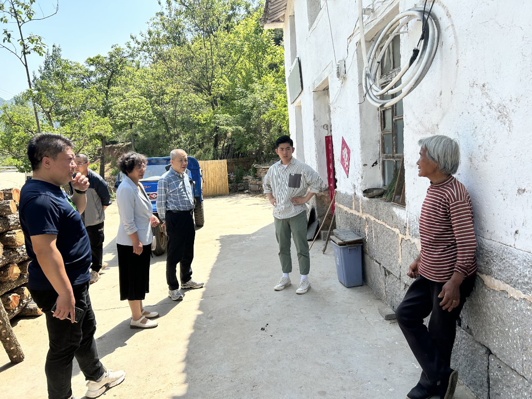 市能源局深入凤凰村开展入户帮扶和庭院经济调研
