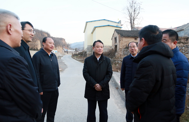 王斌权深入泽州县督查环保工作