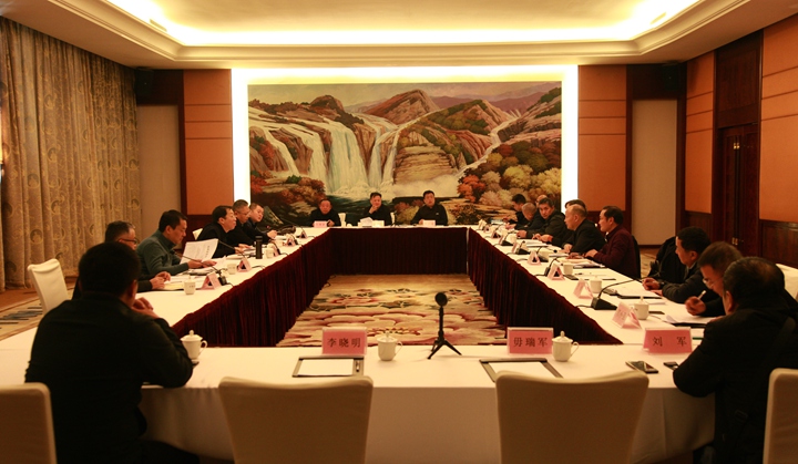 省政府领导包联项目推进汇报会召开