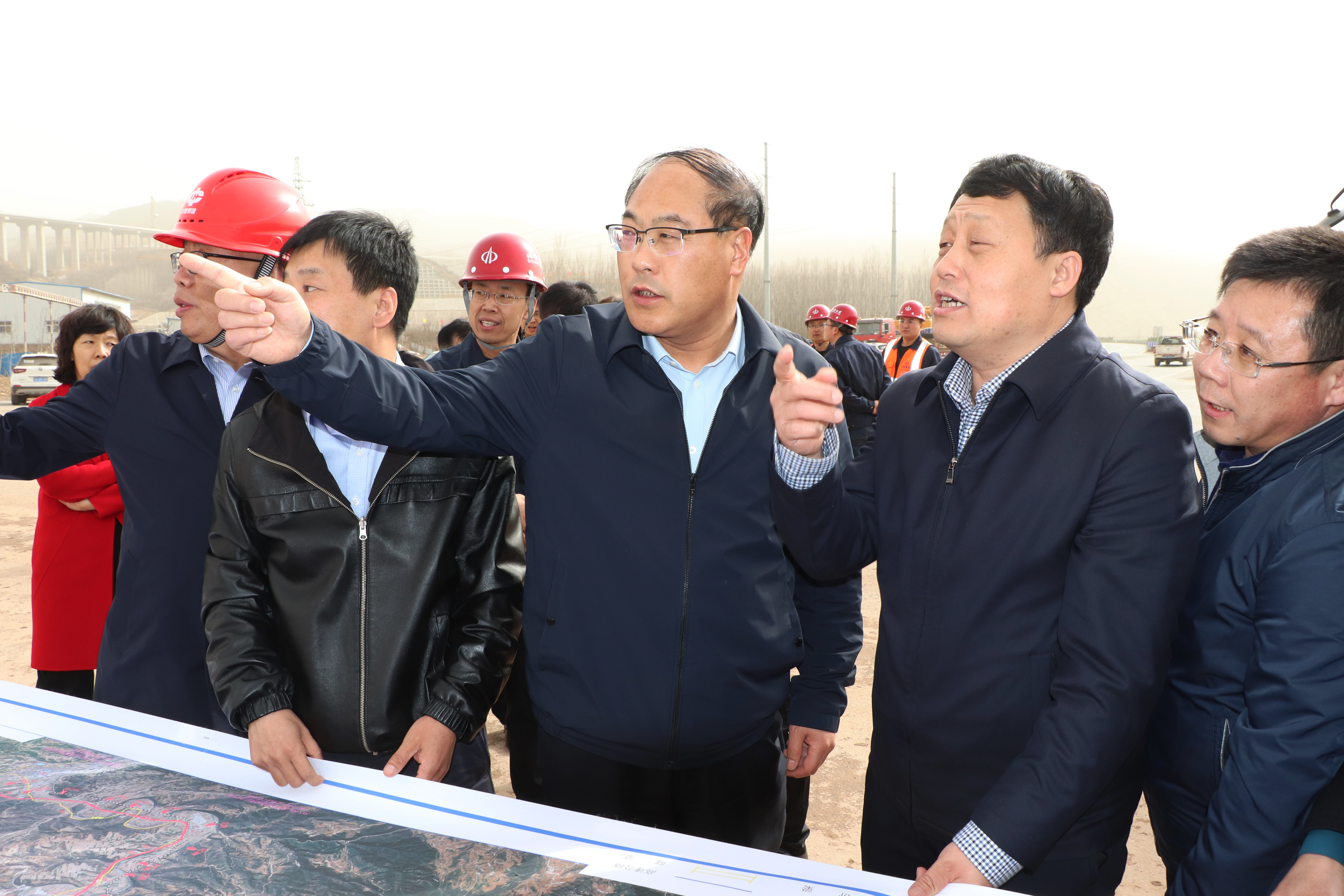 闫晋中调研沁樊一级公路改扩建工程推进情况