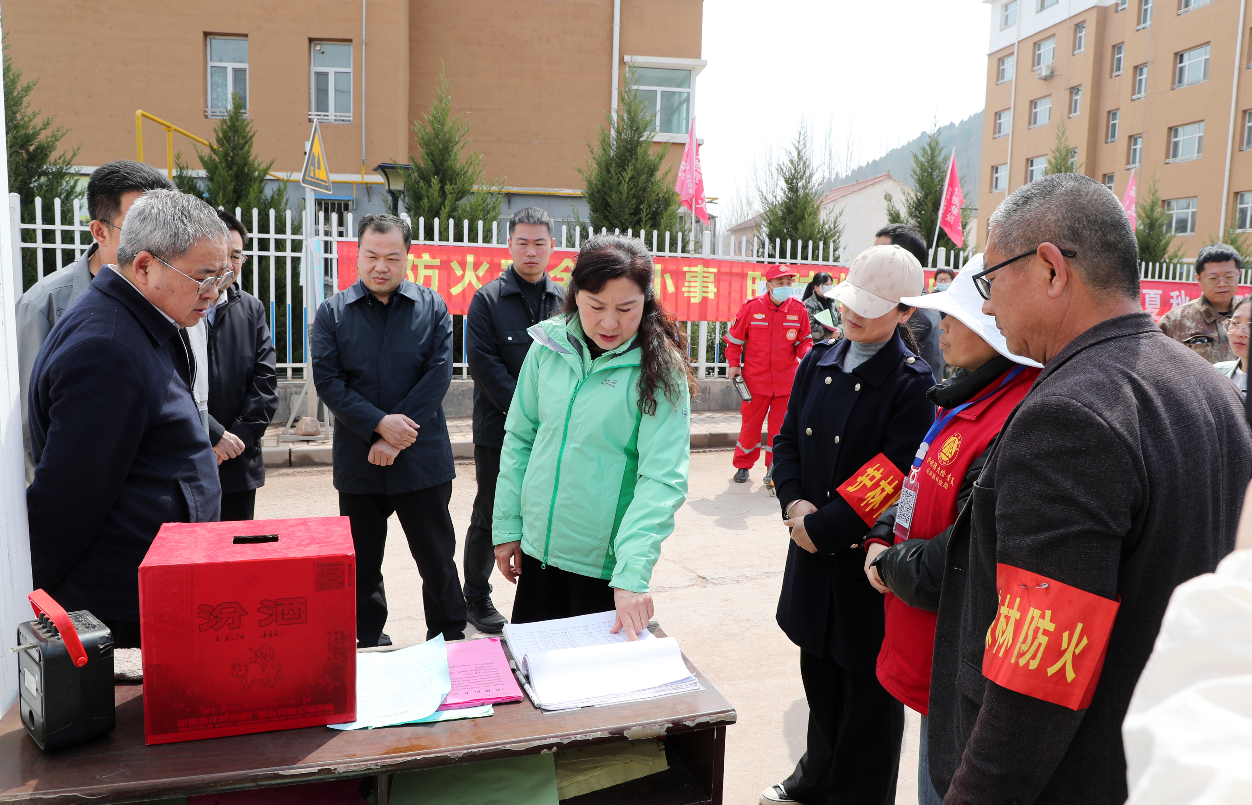 任彩虹调研督导护林防火和消防安全工作