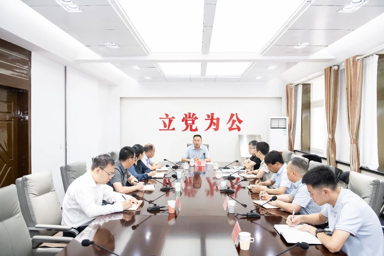 郁效军与新任干部进行任前集体谈话.jpg