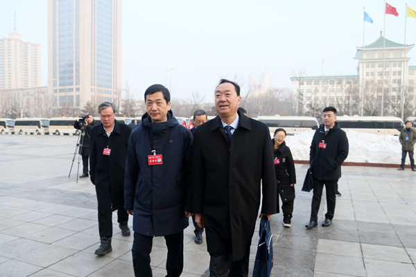 省政协十二届三次会议开幕 驻我市的15名省政协委员参加